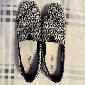 Toms Black & White Geometric Canvas Slip-On Flats